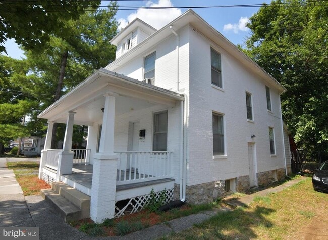 Building Photo - 24 Jackson Ave