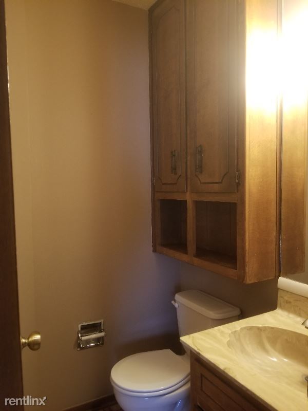 Building Photo - 2 br, 2 bath Townhome - 9142 Funston