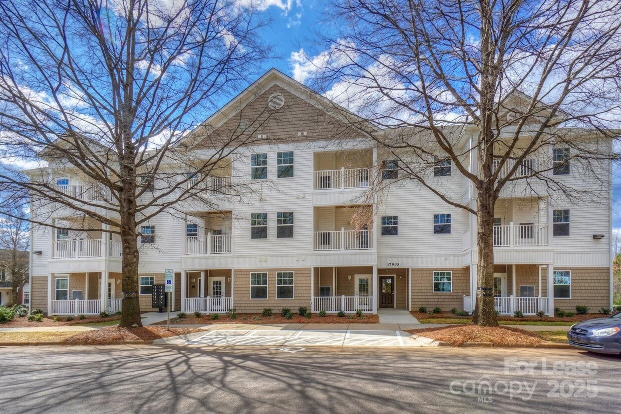 Primary Photo - 17905 Delmas Dr