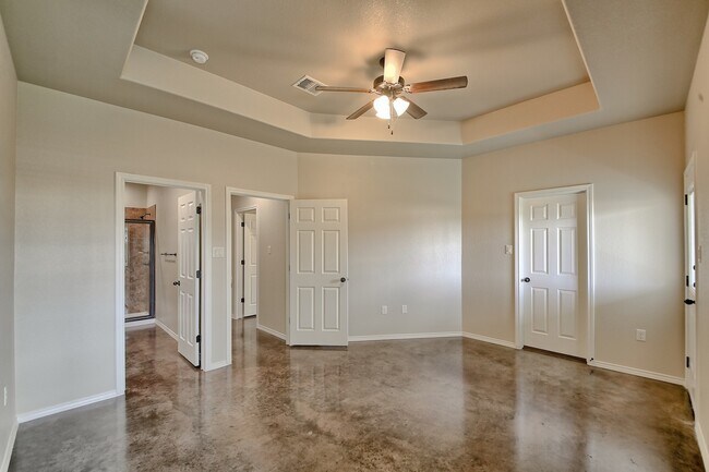 Foto del edificio - GORGEOUS 3 BEDROOM DUPLEX LOCATED IN BUDA, TEXAS!