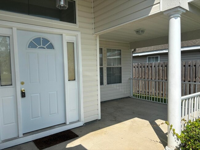 Building Photo - 3326 Golden Rain Dr