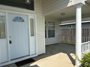Building Photo - 3326 Golden Rain Dr