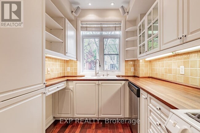 Building Photo - 37 Shaftesbury Ave