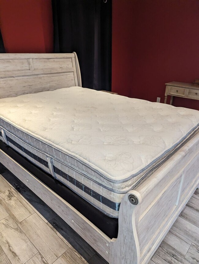 Foto del edificio - 1303 Back House