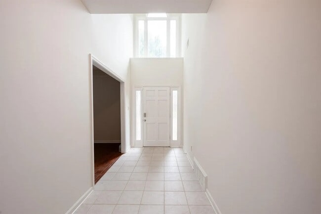 Building Photo - 3911 Lighthouse Ln
