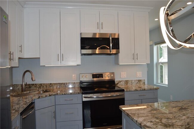 Building Photo - 581 Central Ave