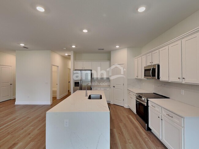 Foto del edificio - 5992 Pinewood Ests Dr