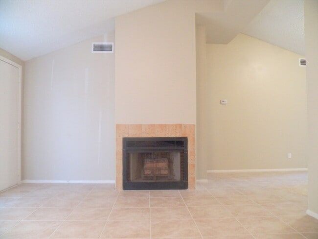 Building Photo - 9402 Lonsdale Ct