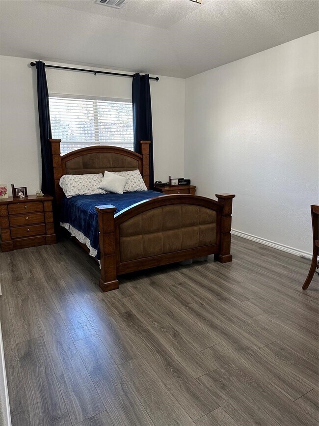 Foto del edificio - 20914 Kirkland Woods Dr