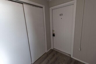 Building Photo - 1 3408