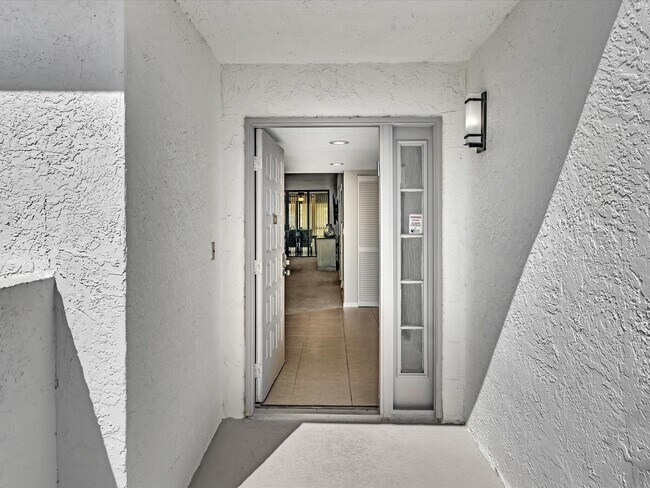 Foto del edificio - 15814 Loch Maree Ln
