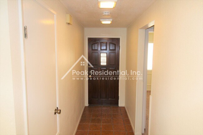 Building Photo - 3 br, 3 bath House - 6988 Carreta Lane