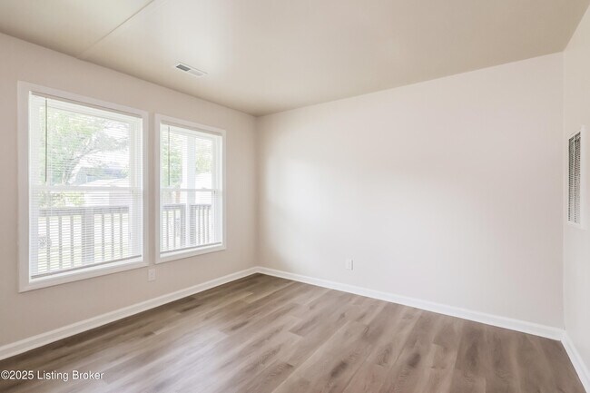 Foto del edificio - 2541 Rowan St