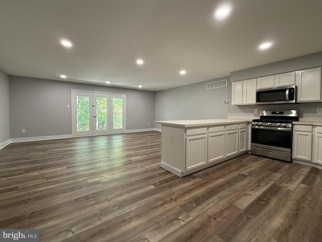 Building Photo - 404 Dylan Dr