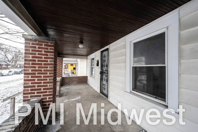 Foto del edificio - "Charming 2-Bedroom Gem in Indianapolis with Spacious 1736 Sq. Ft. Layout!"