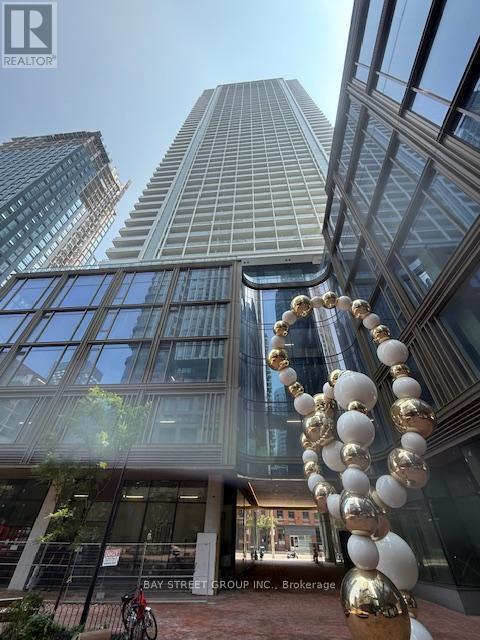 Building Photo - 88 Queen St E