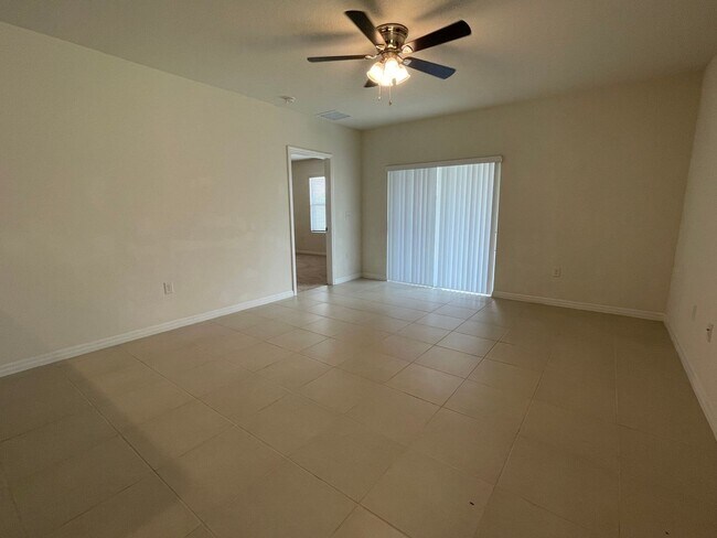 Building Photo - 3 BEDROOM 2 BATHROOM 2 CAR GARAGE IN UNION...