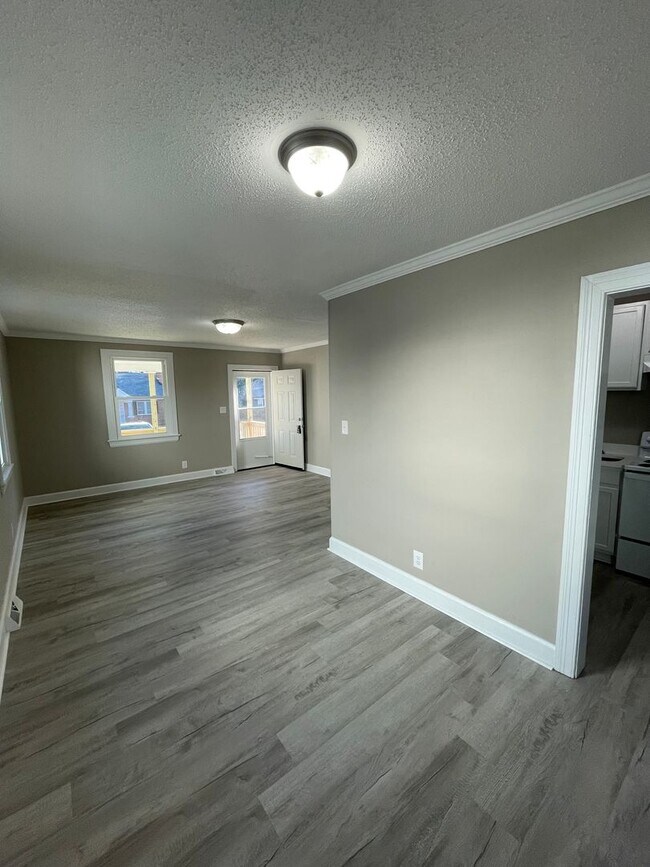 Foto del edificio - 613 Caldwell Ave NE