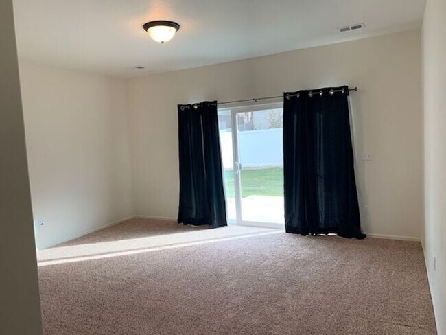 Foto del edificio - Spacious 3 Bedroom Home in Heron Pointe Subdivision in South Loveland/Berthoud!