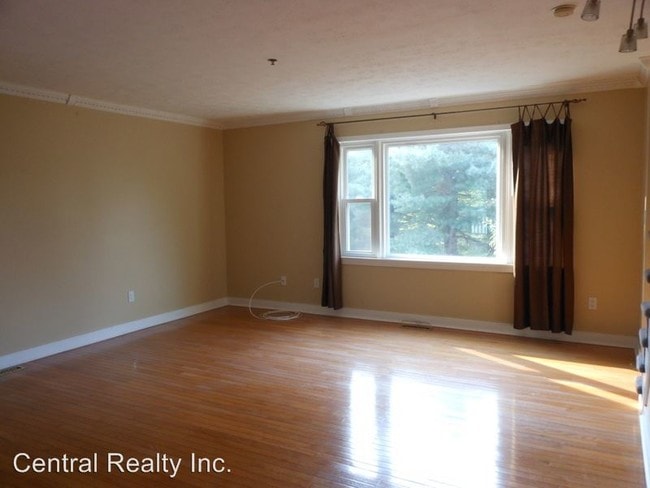Building Photo - 14 Shoal Creek Rd