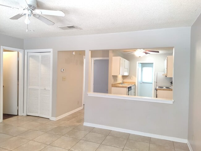 Building Photo - 801 Burcale Rd