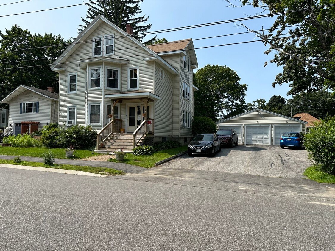 187189 Rochester St Unit 187 2, Westbrook, ME 04092 Room for Rent