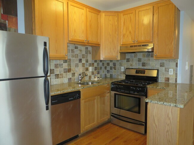 Building Photo - 608 Bramhall Ave