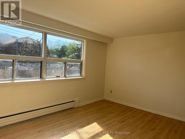 Building Photo - 14 Vanevery St