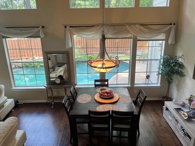 Building Photo - 3 Candle Pine Pl