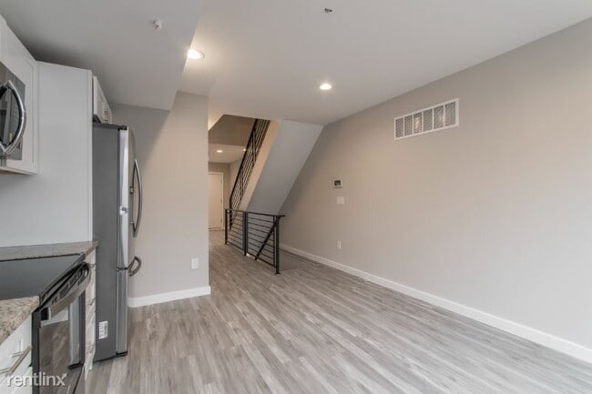 Building Photo - 5 br, 6 bath House - 2310 n camac st