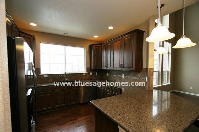 Building Photo - Beautiful Townhome in Wildgrass