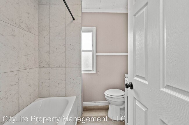 Building Photo - 3 br, 1.5 bath House - 1102 Main Street
