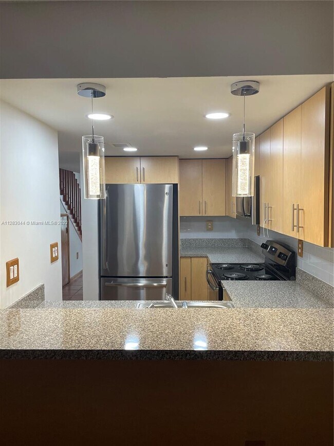 Building Photo - 9193 Fontainebleau Blvd