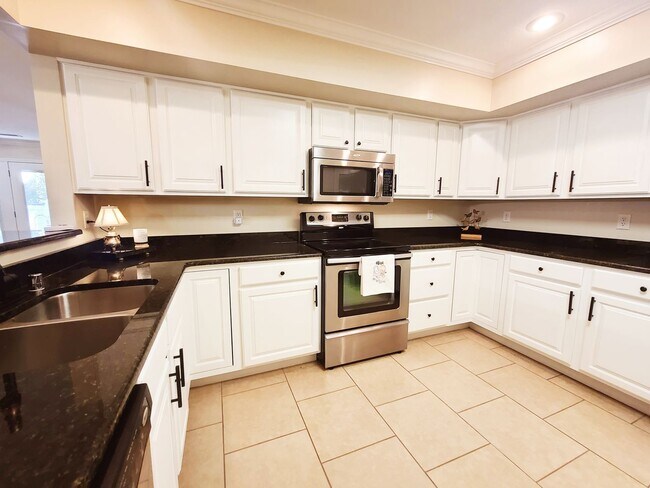 Building Photo - The New Holt Haven - 3 bd/2.5 Bath Availab...