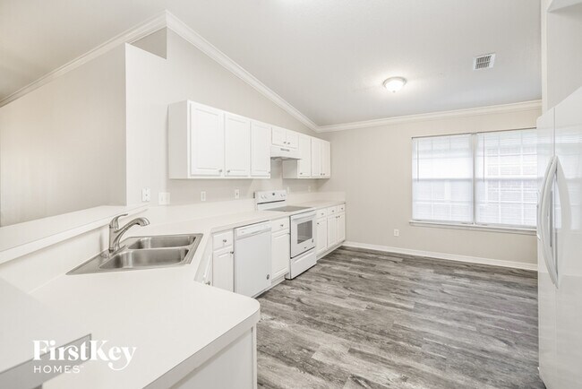 Building Photo - 7343 Ironside Dr W