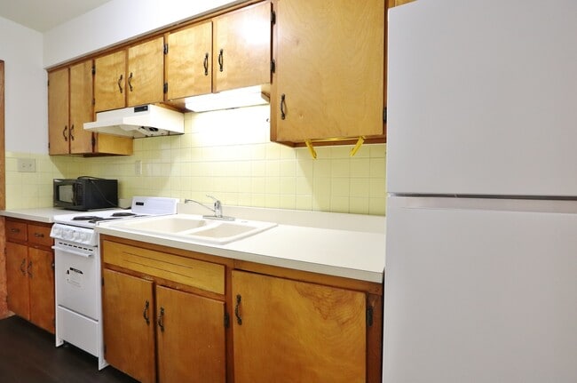 Building Photo - 322 Maple Dr
