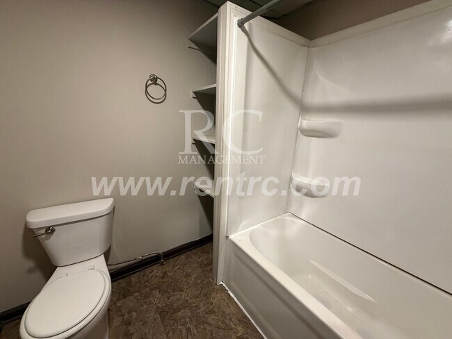 Foto del edificio - 1220 Harmon-