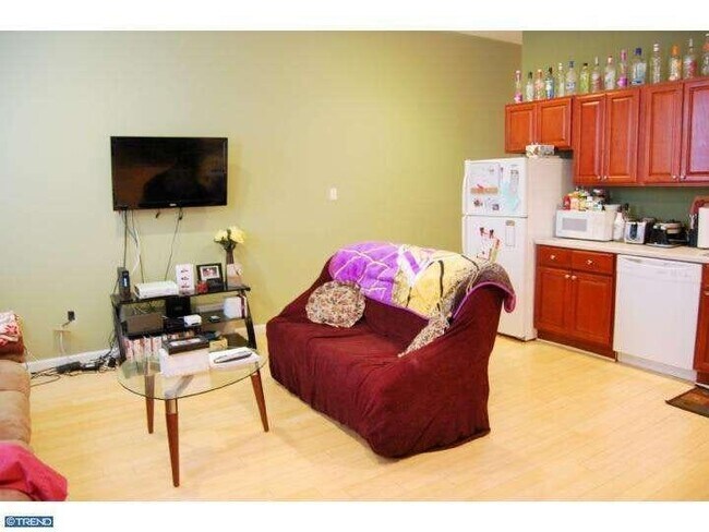 Sala de estar + Cocina - 1701 Master St