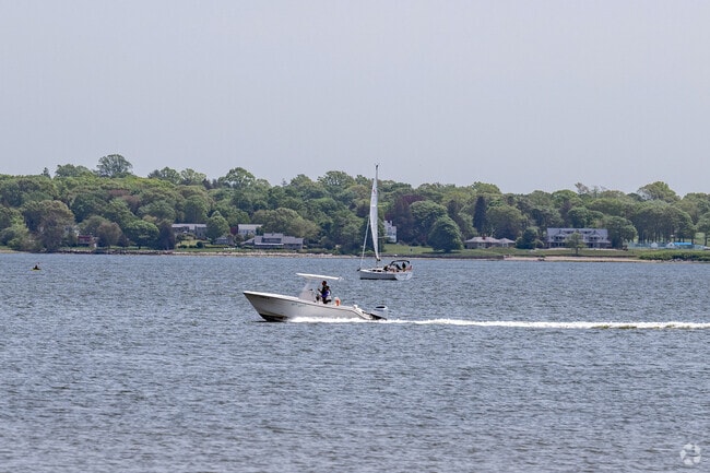 Whether sailing or cruising, East Greenwich makes it easy with plenty of entry points to the water.