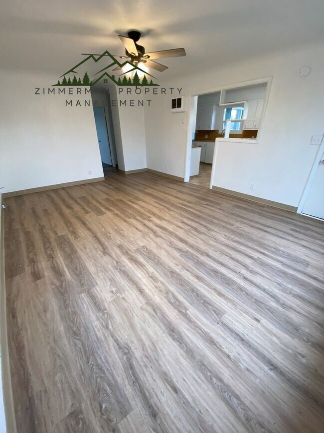 Foto del edificio - 2128 Centennial Blvd