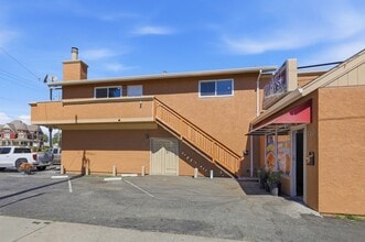 Building Photo - 710 E Lake Ave