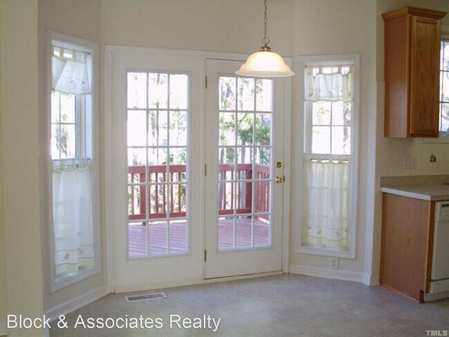Building Photo - 3 br, 2.5 bath House - 3121 Gross Avenue