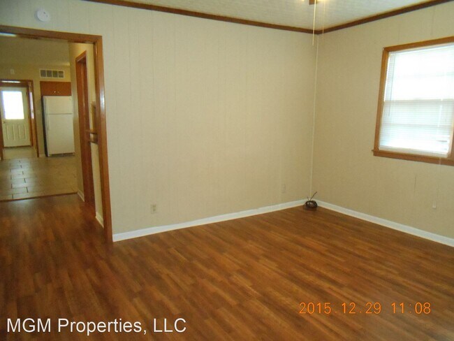 Building Photo - 3 br, 1 bath House - 523 E. 4th
