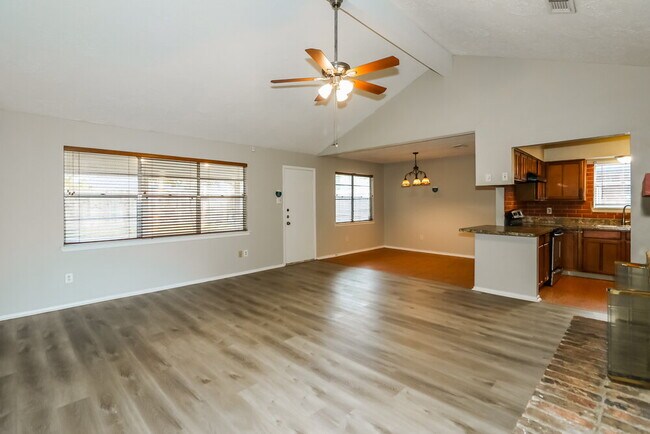 Foto del edificio - 7306 Skybright Ln