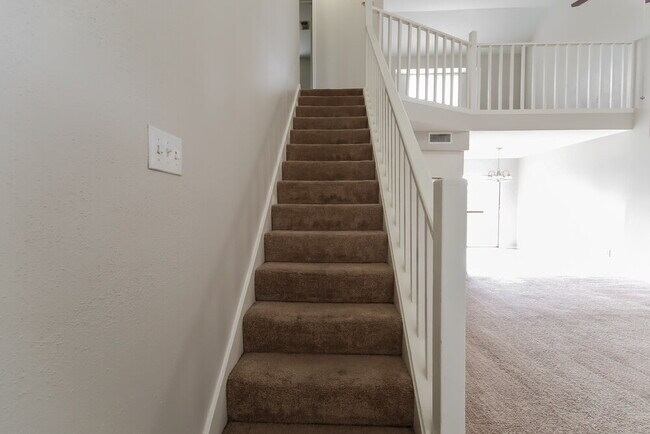 Foto del edificio - 16111 Rosenridge Dr