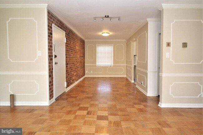 Foto del edificio - 6008 Westchester Park Dr