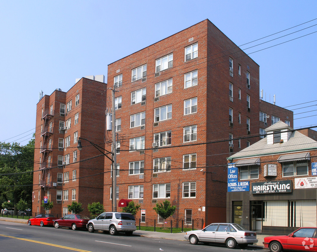 Primary Photo - Pelham Parkway Apartments