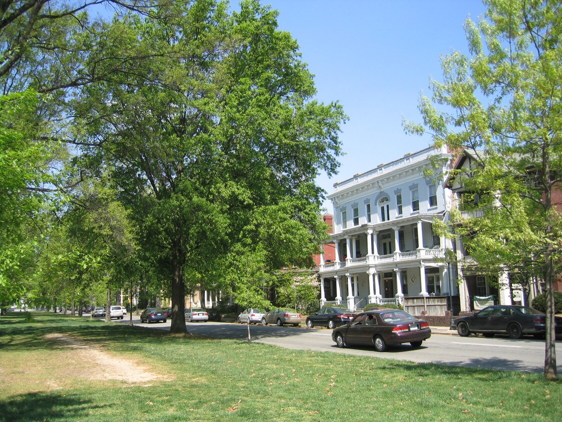 Primary Photo - 2906 Monument Ave