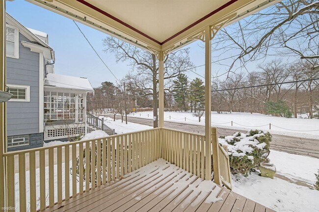 Foto del edificio - 3 br, 1.5 bath House - 1018 Wheaton Ave