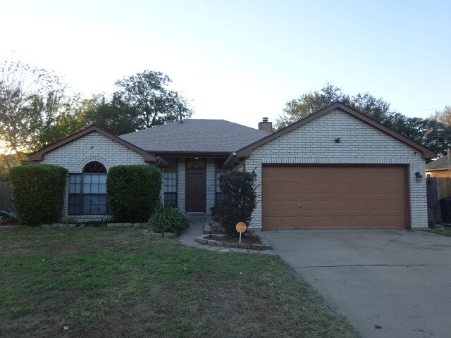 Primary Photo - 2202 Heights Dr